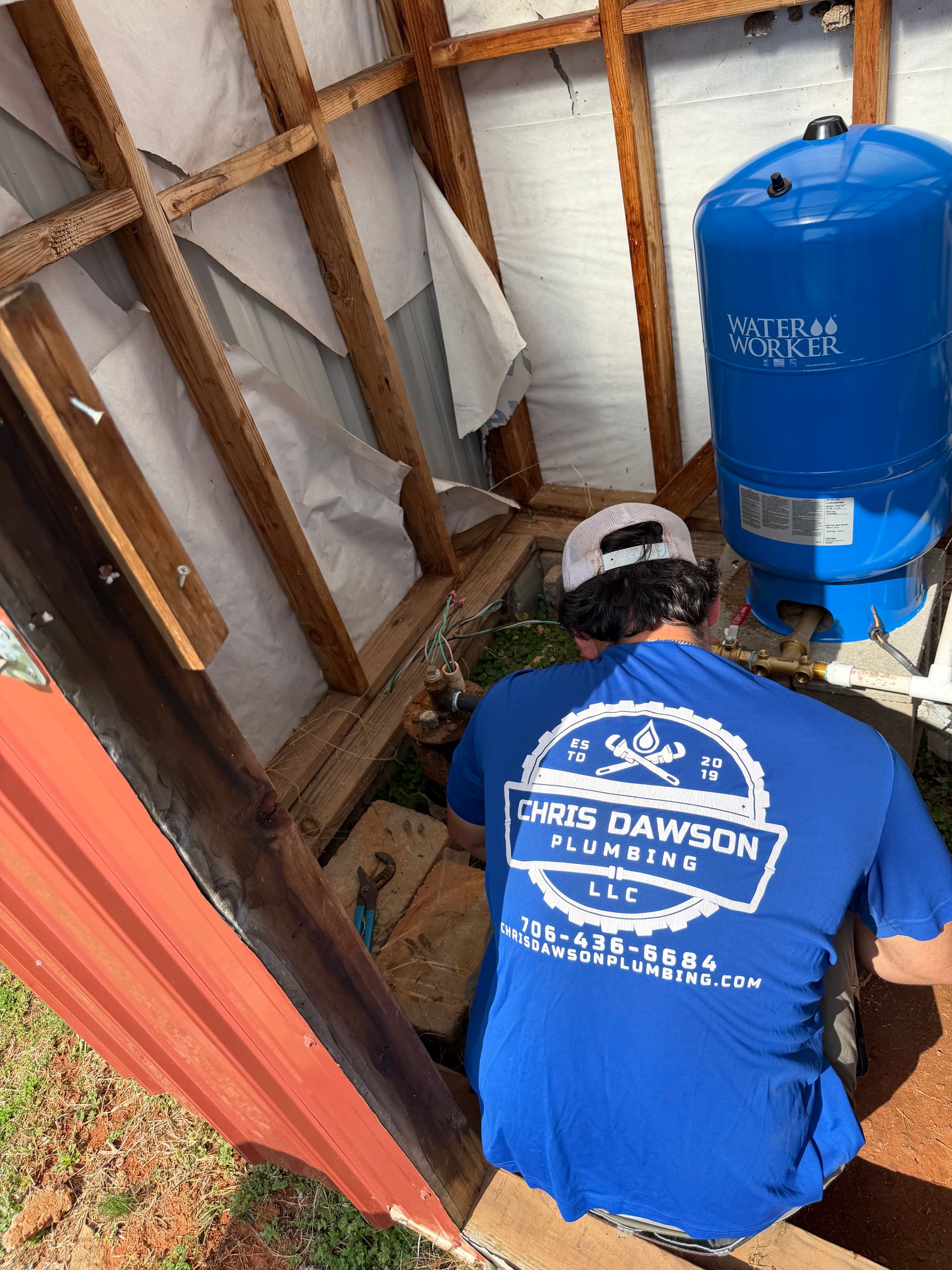 Gallery photos for Reliable Well Tank Installation for Optimal Farm Water Pressure: Image #1